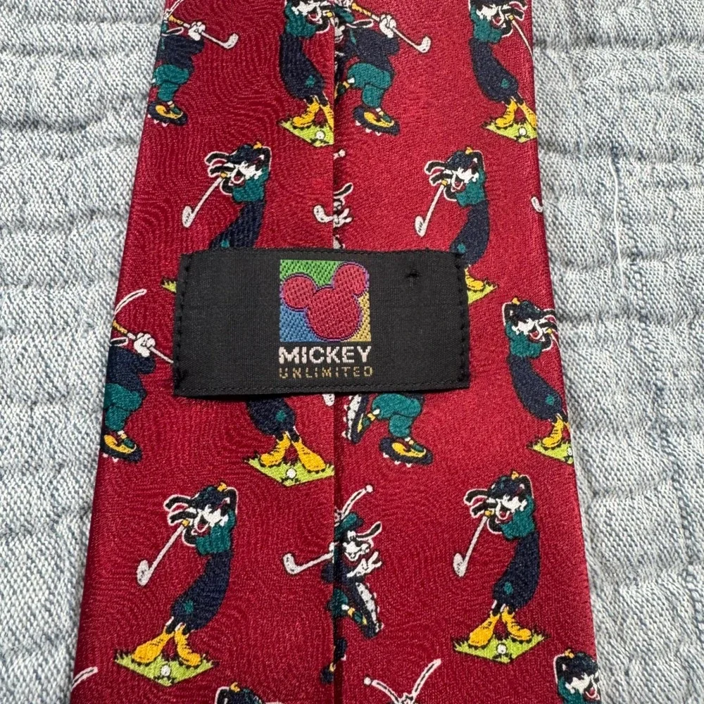 Walt‎ Disney Goofy Golf Tie Mickey Unlimited Red Men's 100% Polyester